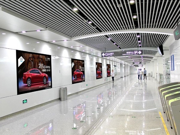 珠海机场高端UV喷绘灯箱位备受众品牌青睐  -「力奇广告」